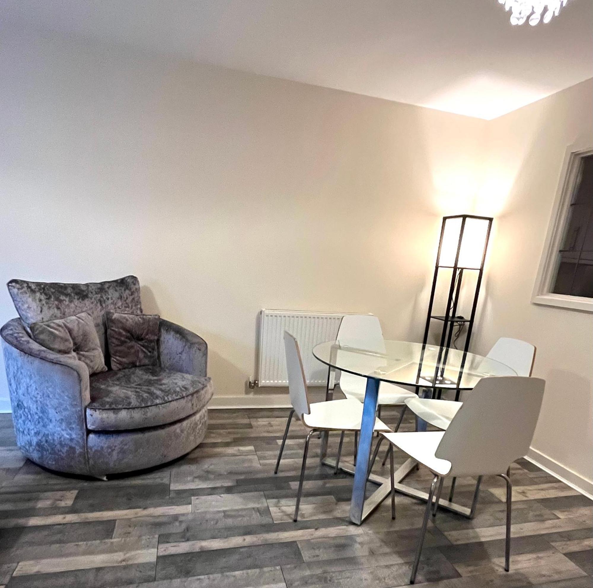 Spacious Two Bedrooms Apartment For Business And Holiday بورتسماوث المظهر الخارجي الصورة